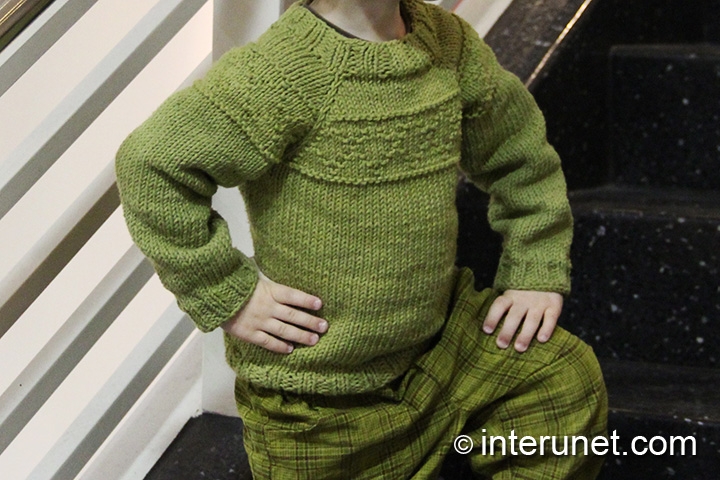 raglan-sleeve-sweater-knitting-pattern