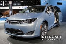 2017-Chrysler-Pacifica-Hybrid-electric