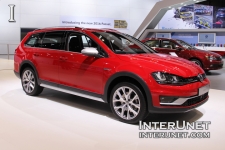 2017-Volkswagen-Golf-SportWagen-Alltrack