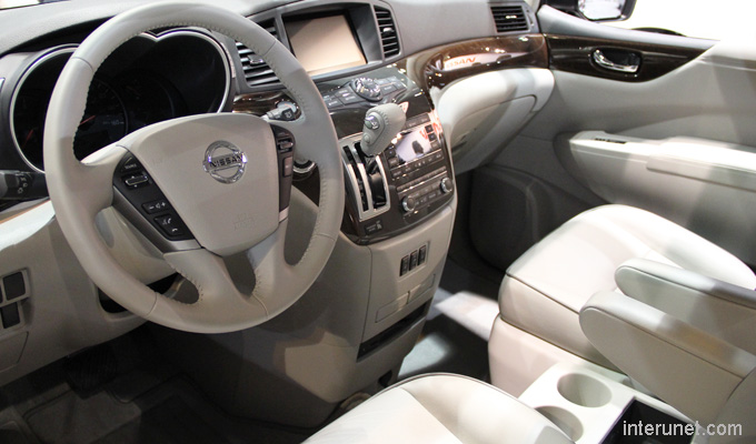2013-nissan-quest-interior