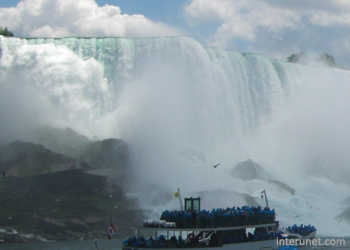niagara-falls-on-boat